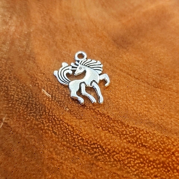 CELLPHONE ACCESSORIES/ NWOT - Picture 7 of 8